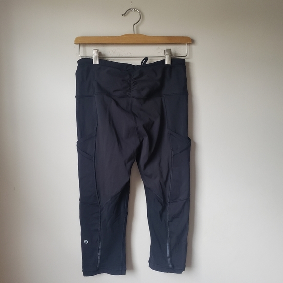 Lululemon Cropped Leggings with Pockets - Picture 2 of 10